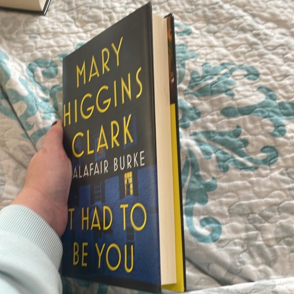 Mary Higgins Clark and Alafair Burke HB novel- It Had To Be You - Picture 5 of 5